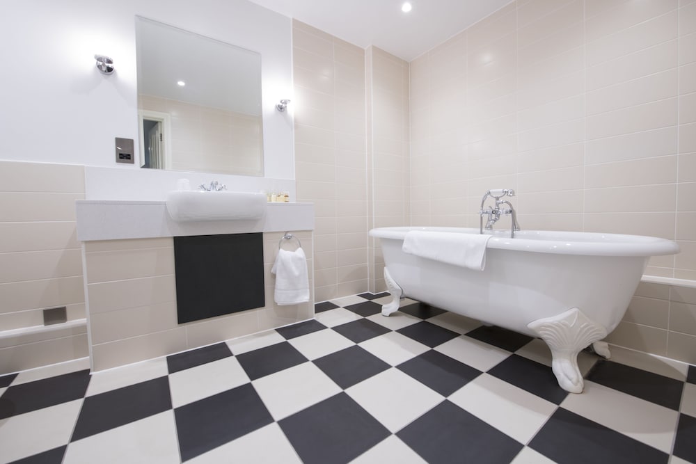 Yarrow Hotel