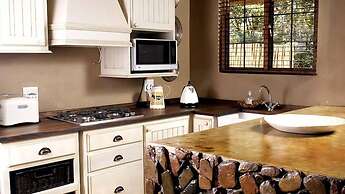 Caracal Lodge