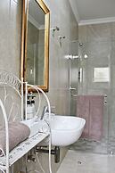 17 on Bird Guest House