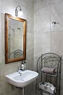 17 on Bird Guest House