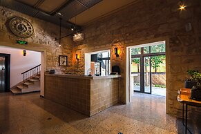 Canary Hotel