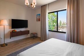 Canary Hotel