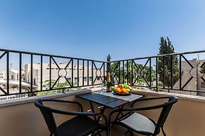 Canary Hotel