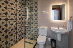 Canary Hotel