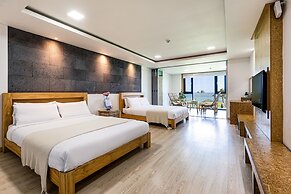 Sun & Moon Resort