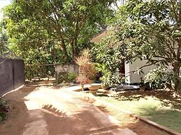 Damith Tourist Inn