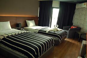 The Loft Seaside Sriracha