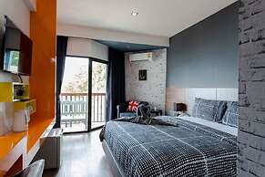 The Loft Seaside Sriracha