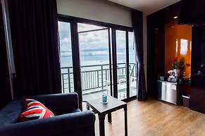 The Loft Seaside Sriracha