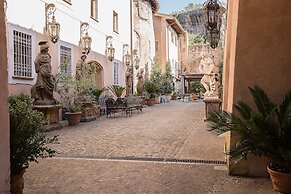 Il Monastero Collection