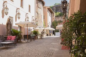 Il Monastero Collection