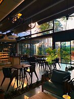 J Park Hotel