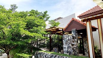 J Park Hotel