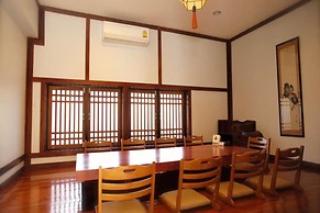 J Park Hotel