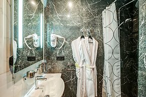 Mops Hotel and Spa