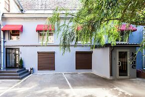 Mops Hotel and Spa