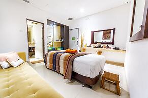 Clove Hotel