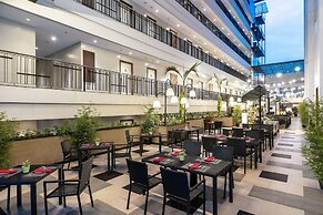 Clove Hotel