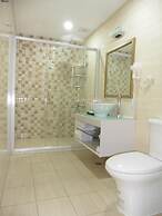 Tapeng Bay Holiday Hotel