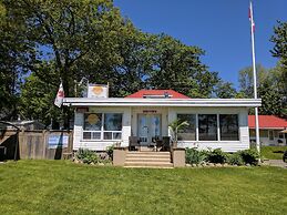 Balm Beach Resort & Motel