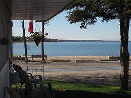 Balm Beach Resort & Motel