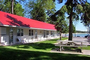 Balm Beach Resort & Motel