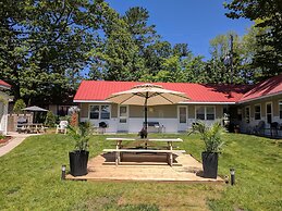 Balm Beach Resort & Motel