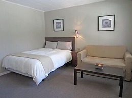 Balm Beach Resort & Motel