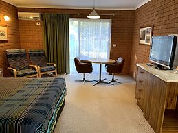 Kingswood Motel