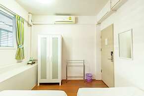 Sleep Dee Hostel