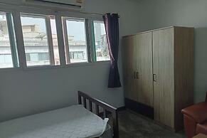 Sleep Dee Hostel