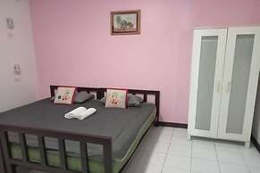 Sleep Dee Hostel