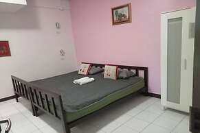 Sleep Dee Hostel