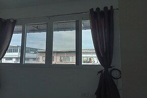 Sleep Dee Hostel