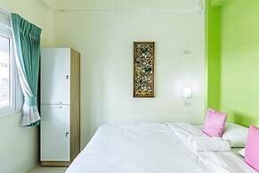 Sleep Dee Hostel