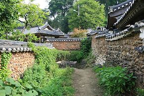 Yi Jin-rae's Historic House