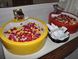 Paragon Hotel