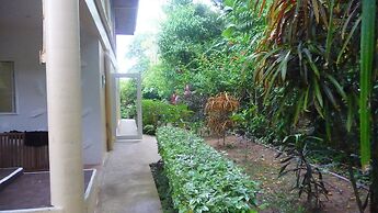 Playa Bluff Hotel