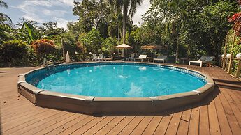 Playa Bluff Hotel