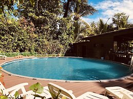 Playa Bluff Hotel