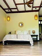 Playa Bluff Hotel