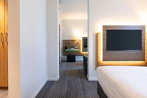 Moxy Aberdeen Airport