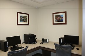 Crossroads Inn & Suites