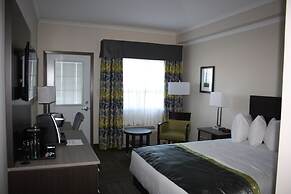 Crossroads Inn & Suites