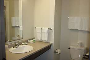 Crossroads Inn & Suites