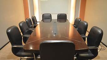 Mallberry Suites Business Hotel