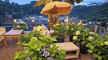 Cheonjiyeon Crystal Hotel