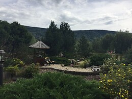 Blue Grouse Country Inn Bed & Breakfast