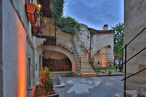 Heaven Cave House