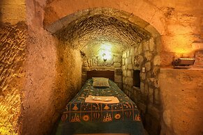 Heaven Cave House